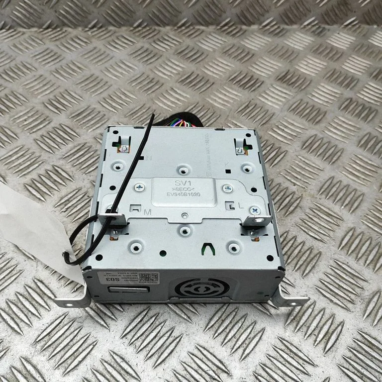 Radio, odtwarzacz CD/DVD, nawigacja 940C3EV030