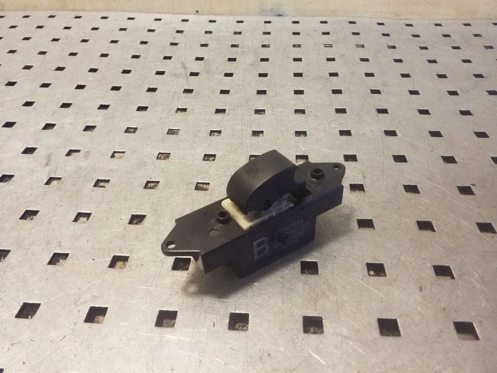 Elektriaknate lüliti MR587944
