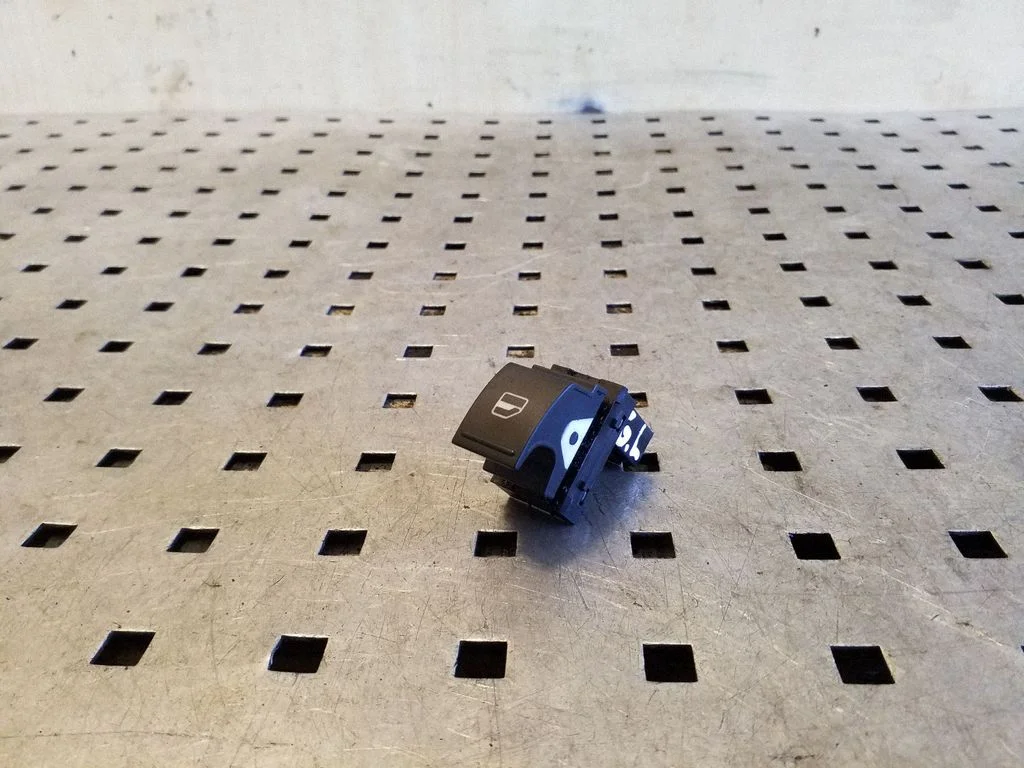Elektriaknate lüliti 7L6959855B
