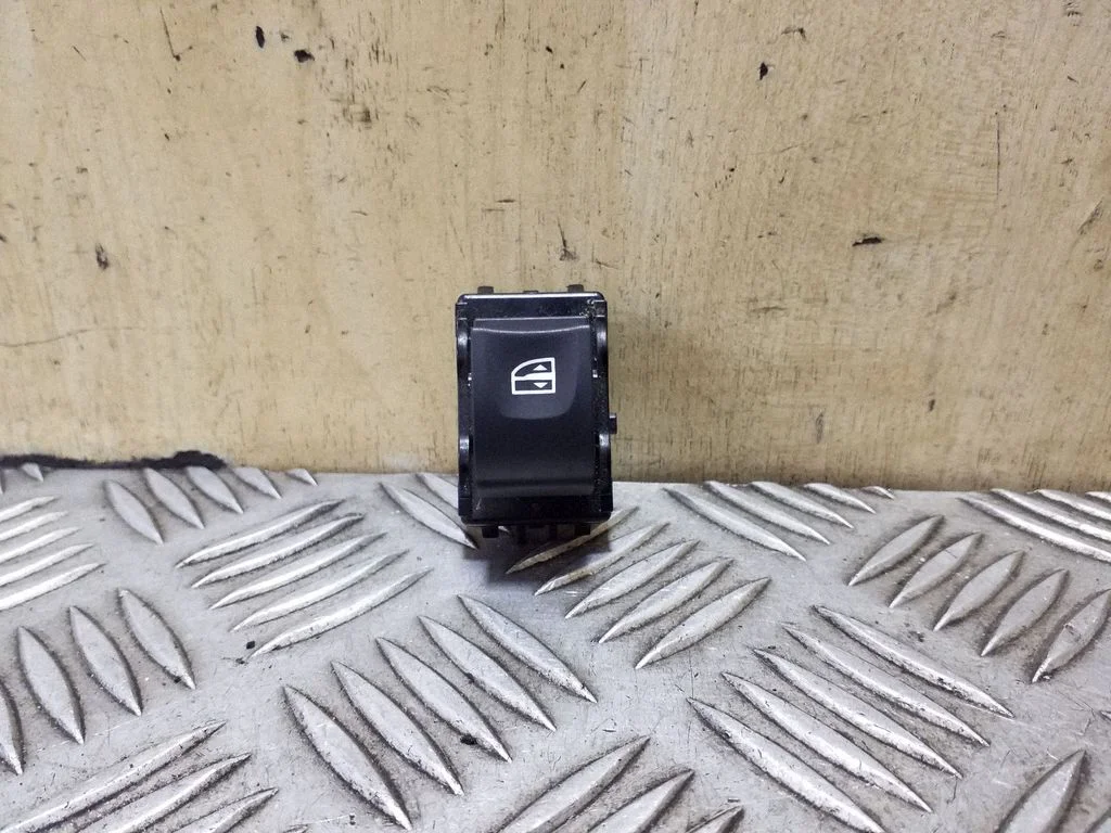 Elektrisko logu slēdzis 254010003R