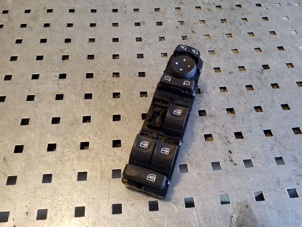 Elektrisko logu slēdzis E301670780C