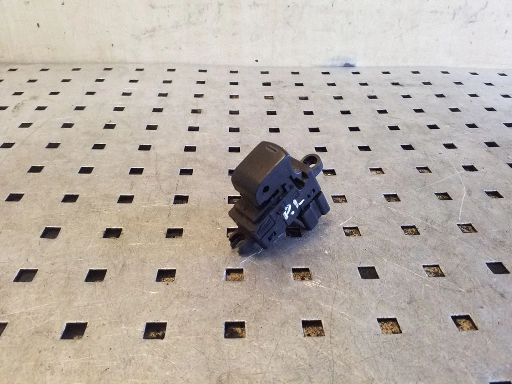 Electric window control switch 25411JG000
