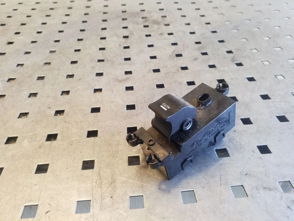 Elektriaknate lüliti 935753Z200