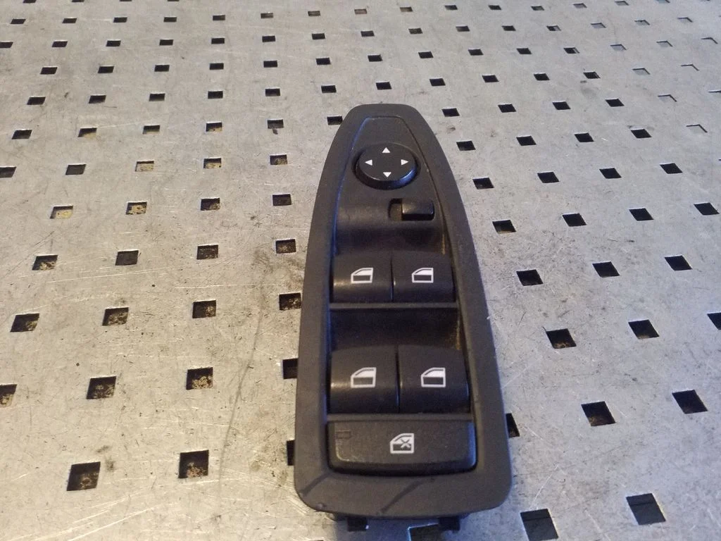 Electric window control switch 9208110