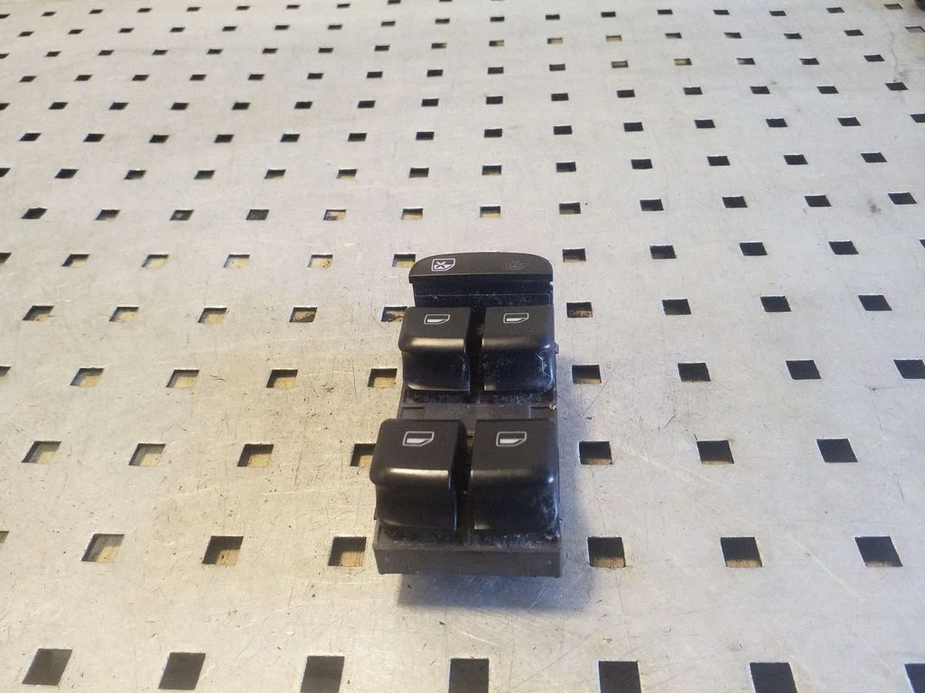 Electric window control switch – Audi Q5 SQ5 8R (2008-2017)