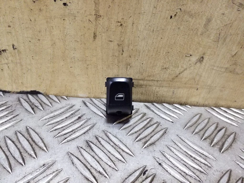 Elektrisko logu slēdzis 8K0959855A