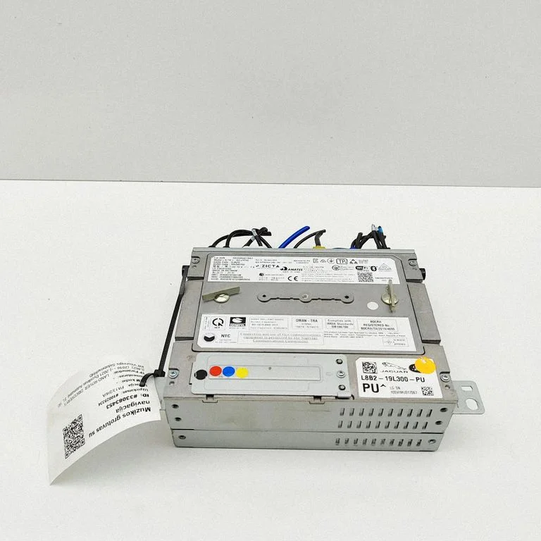 Radio/CD/DVD/GPS head unit L8B219L300PU