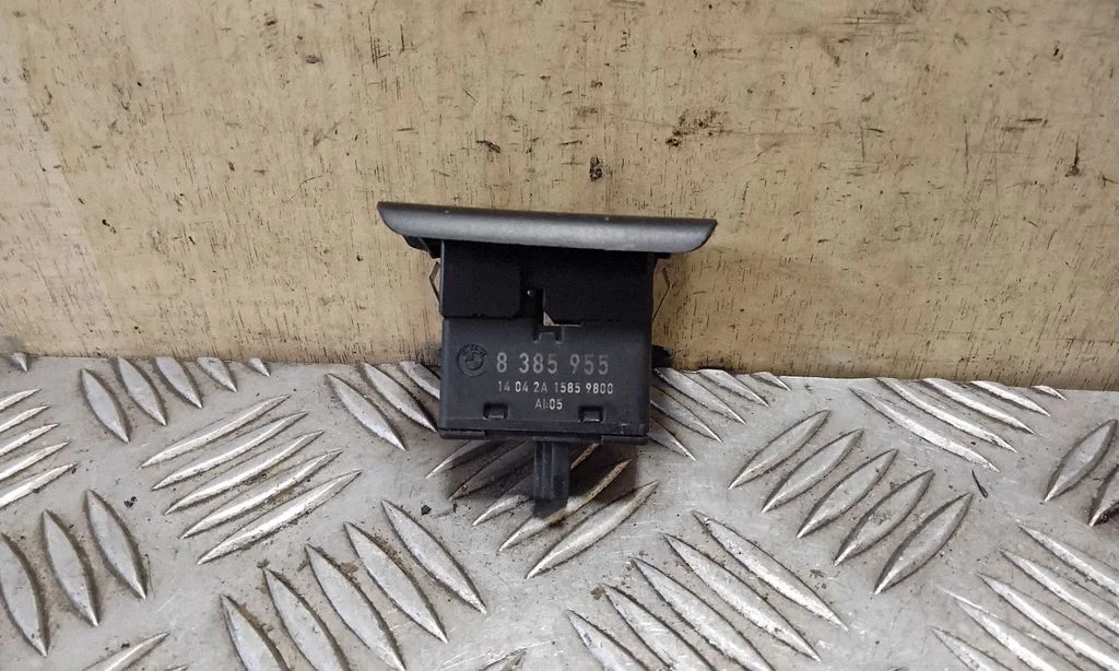 Electric window control switch 8385955