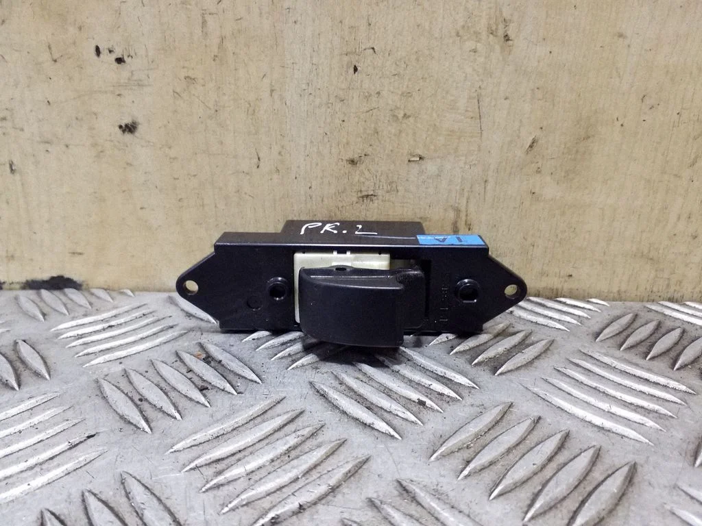 Electric window control switch MR587944