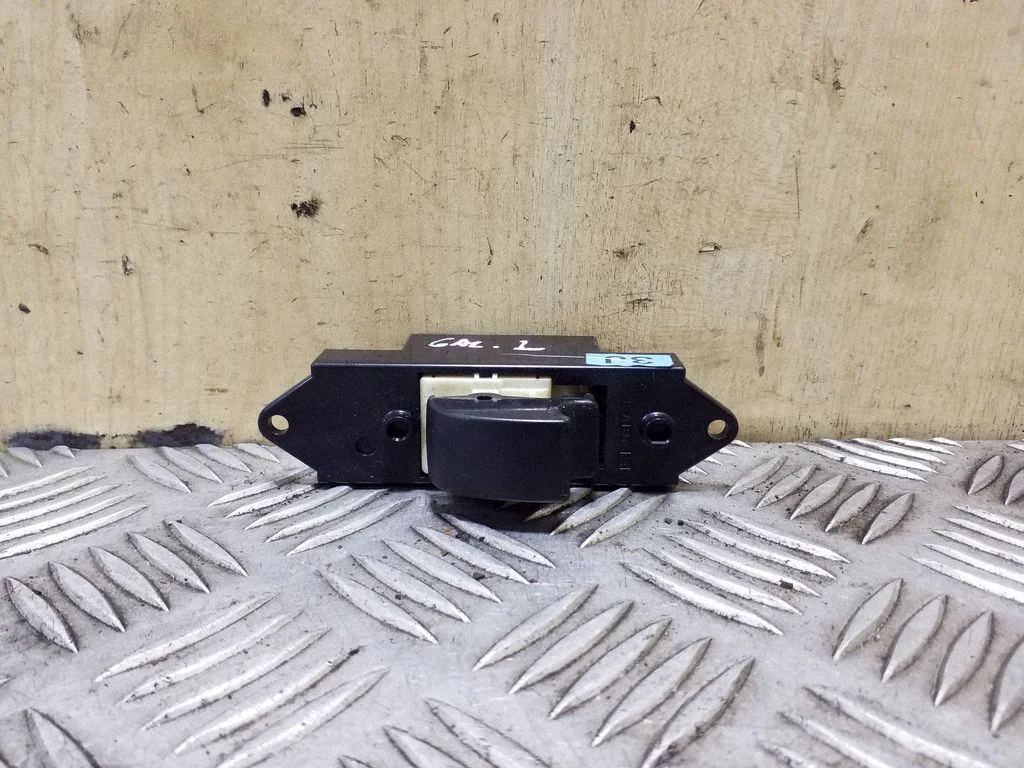 Electric window control switch MR587944
