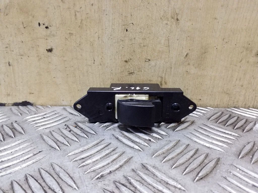 Electric window control switch MR587944
