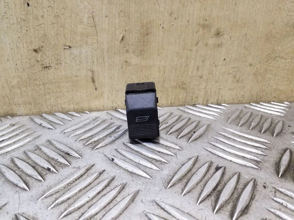 Electric window control switch – Audi A4 S4 B5 8D (1994-1999)