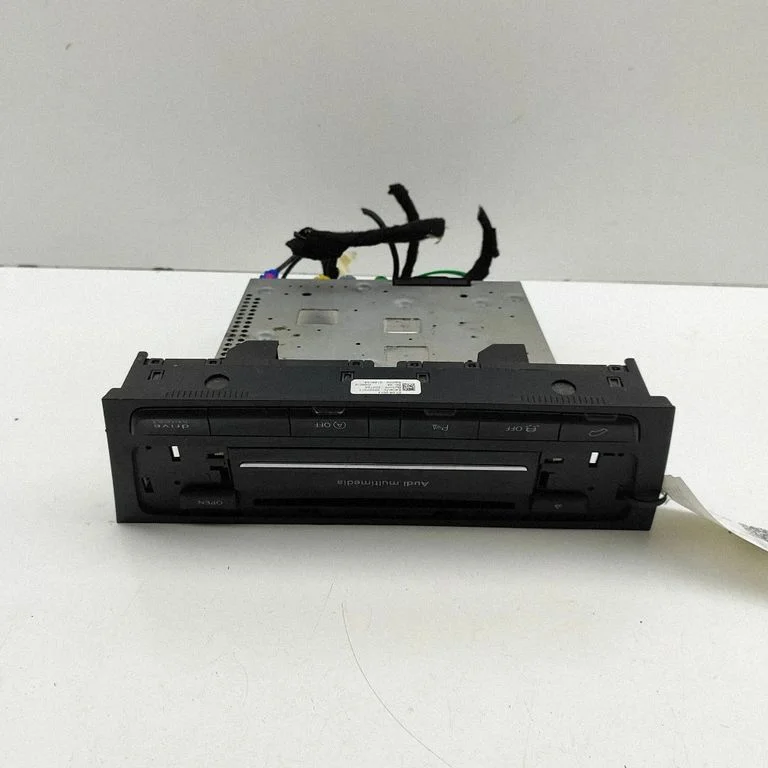Radio/CD/DVD atskaņotājs/navigācija 8R2035670E