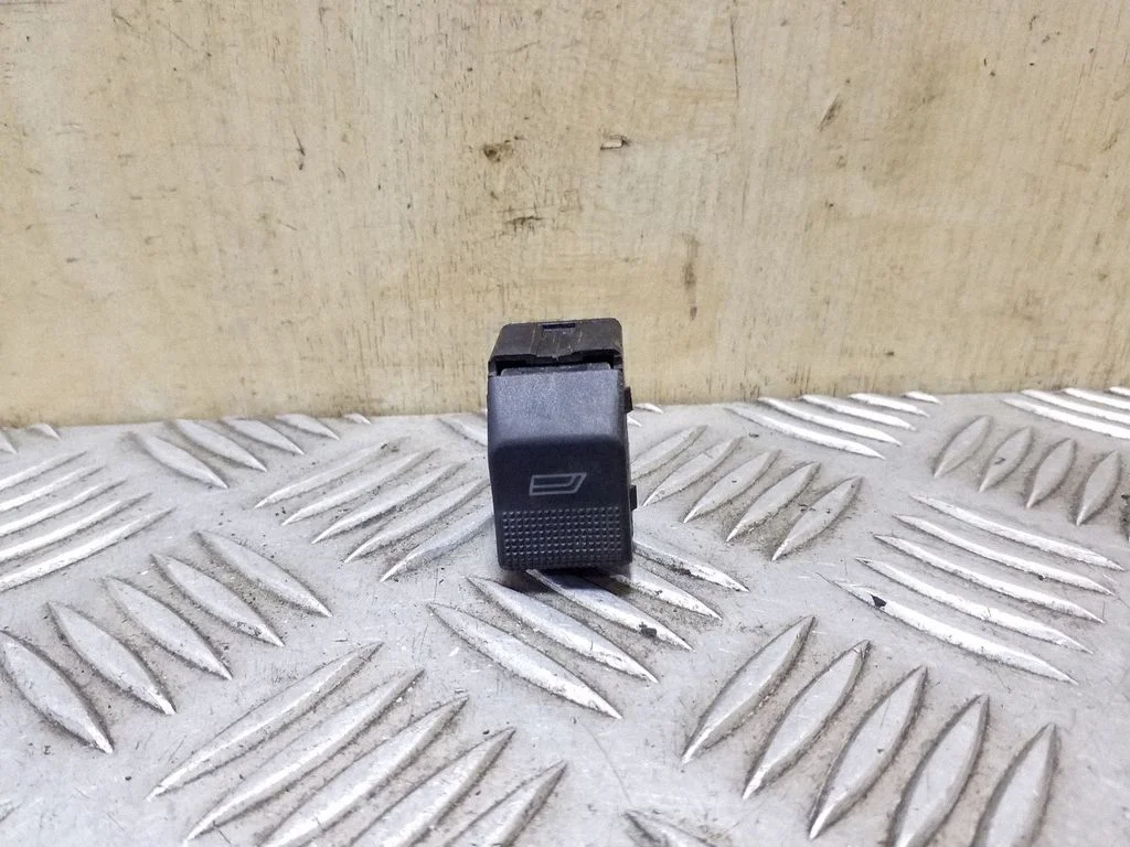 Electric window control switch – Audi A4 S4 B5 8D (1994-1999)