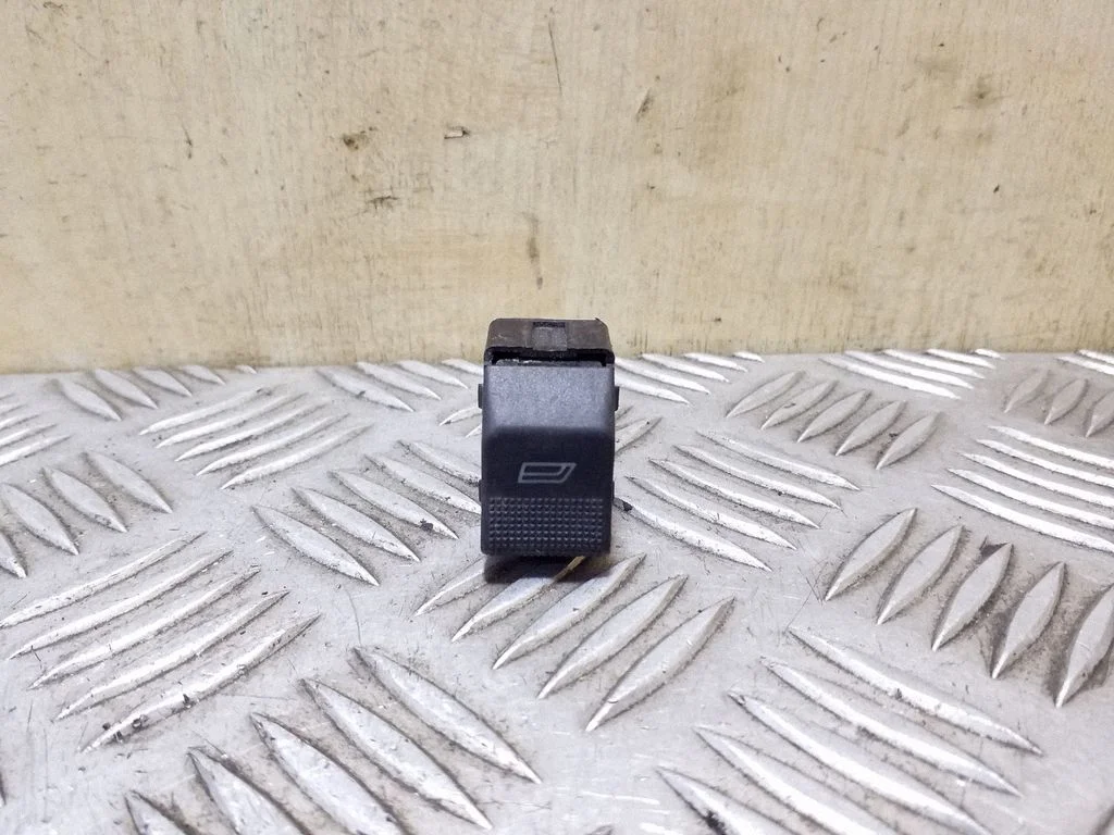 Electric window control switch – Audi A4 S4 B5 8D (1994-1999)