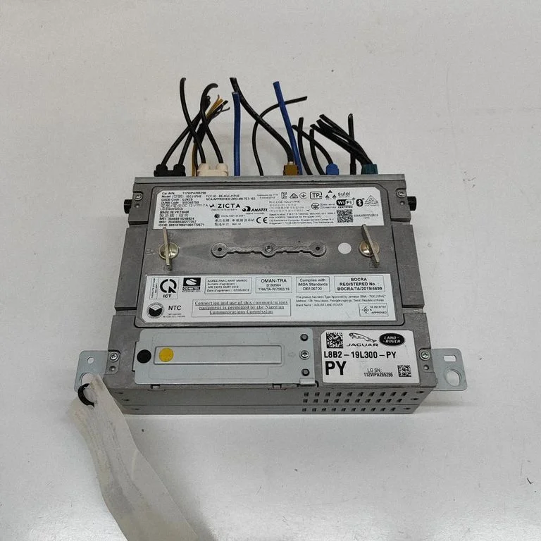 Radio/CD/DVD atskaņotājs/navigācija L8B219L300PY