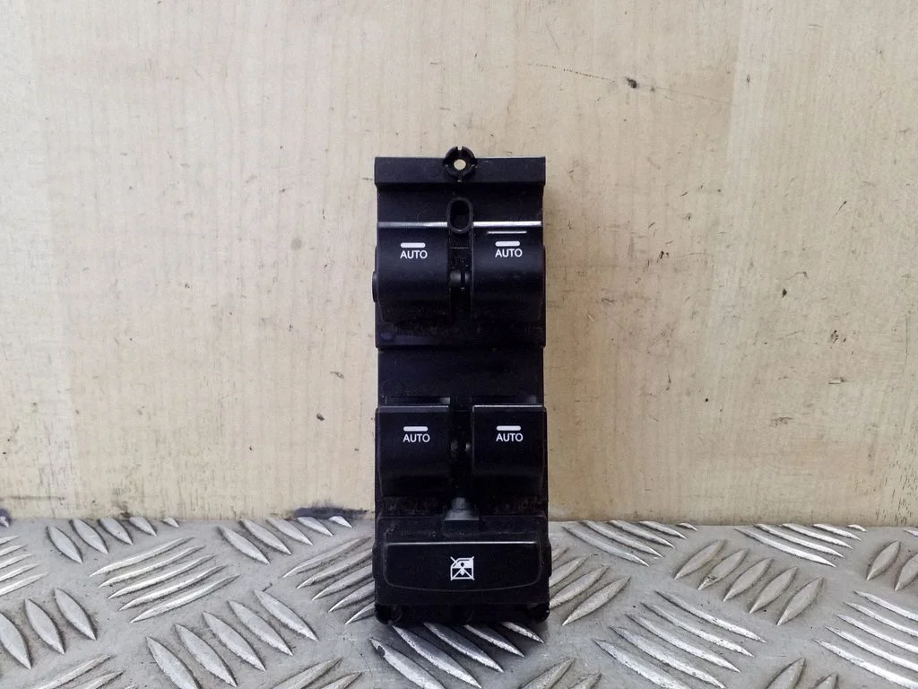 Elektrisko logu slēdzis 935703Z050