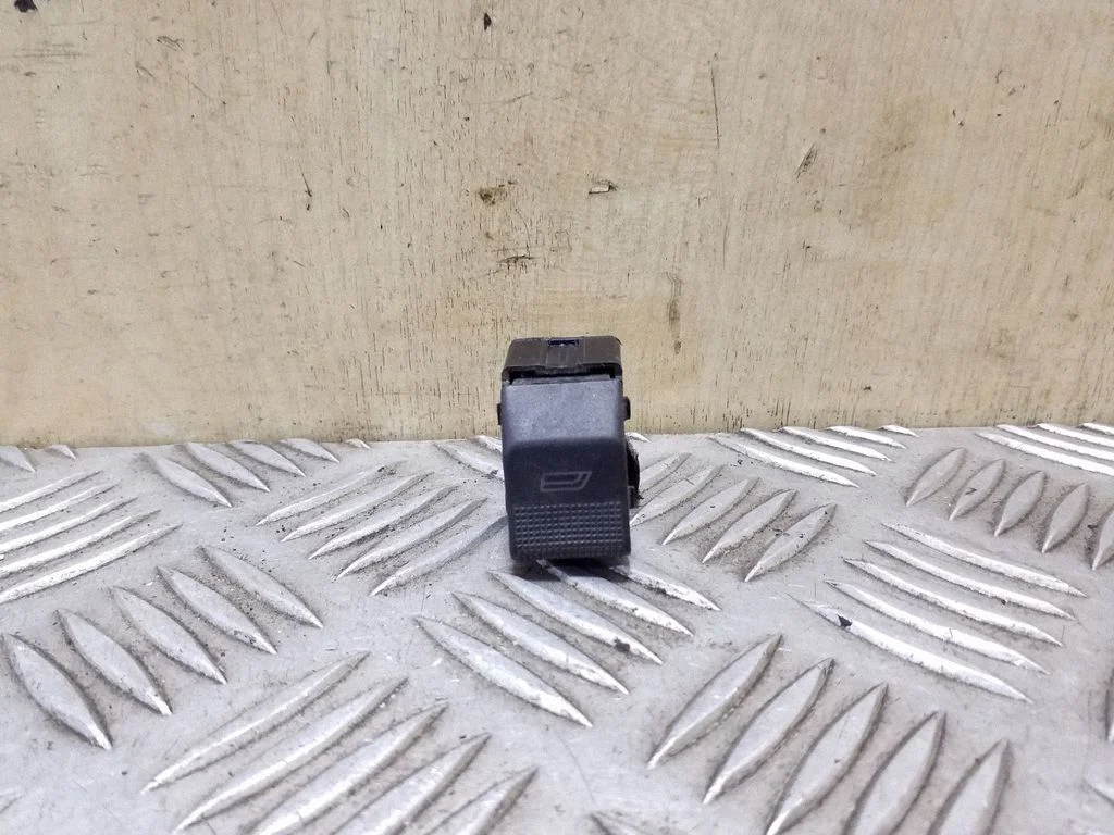 Electric window control switch – Audi A4 S4 B5 8D (1994-1999)