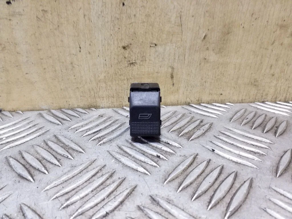 Electric window control switch – Audi A4 S4 B5 8D (1994-1999)