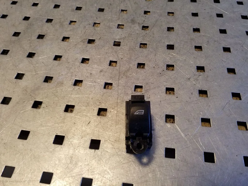 Elektrinių langų jungtukas