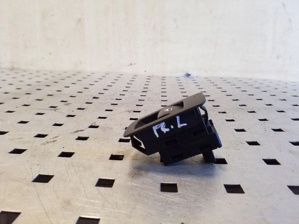 Electric window control switch 15939948