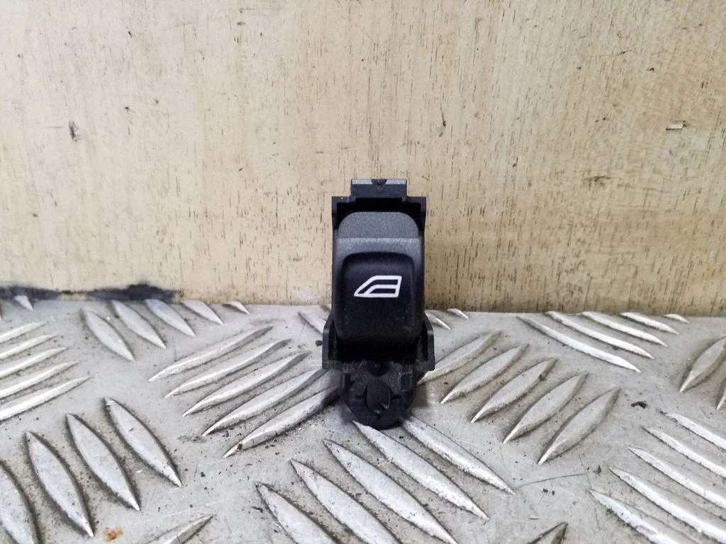 Electric window control switch – Volvo S80 (2007-2013)