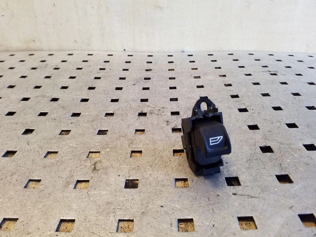 Electric window control switch – Volvo S80 (2007-2013)