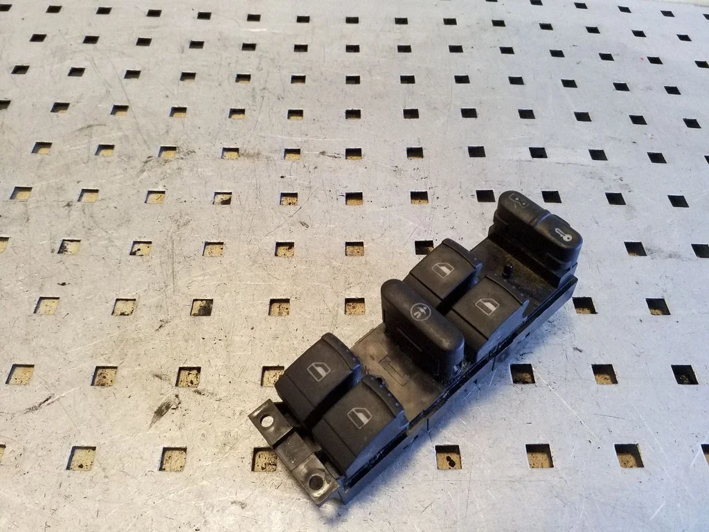 Elektriaknate lüliti 1J4959857
