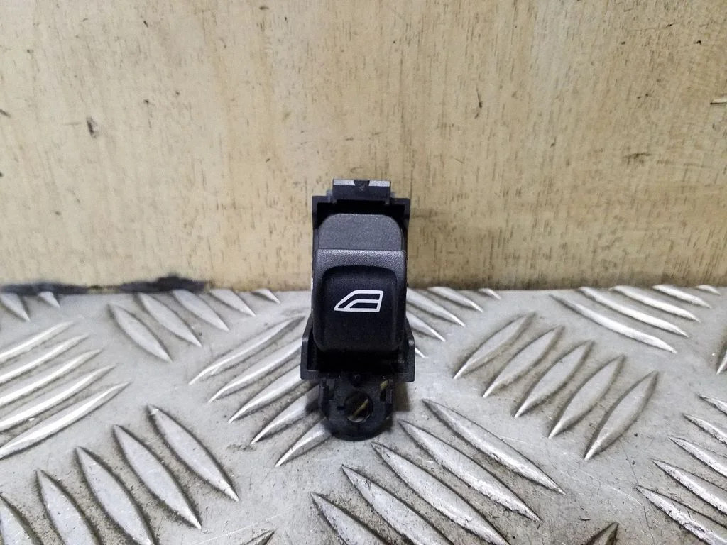 Electric window control switch – Volvo S80 (2007-2013)