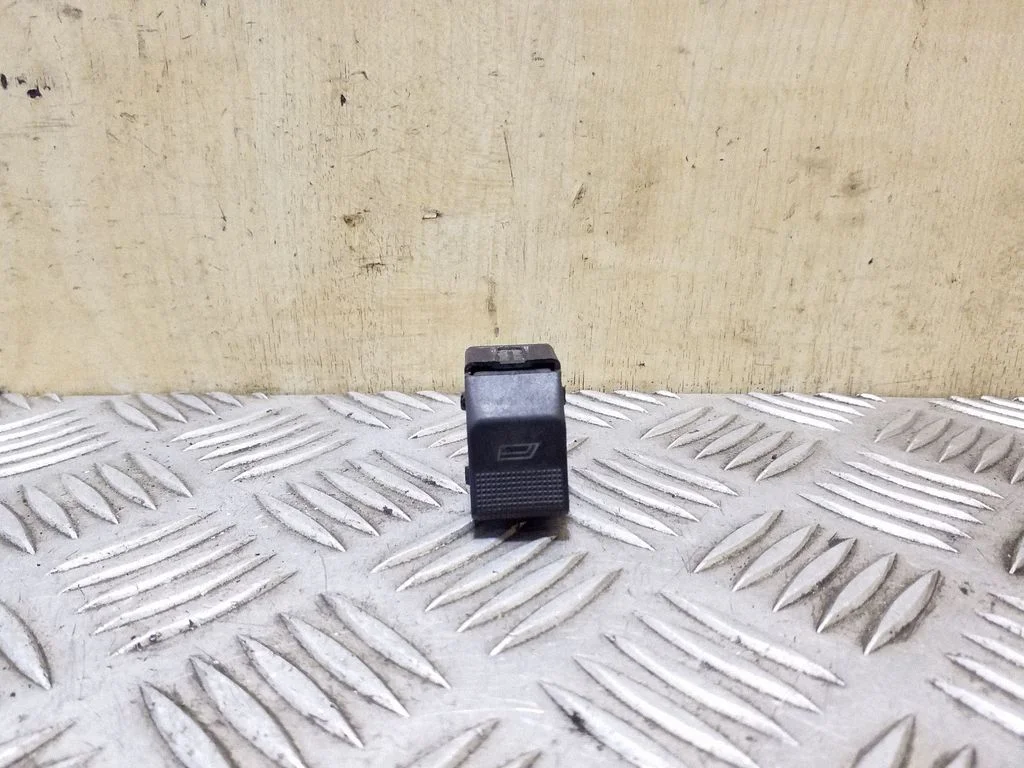 Electric window control switch – Audi A4 S4 B5 8D (1994-1999)