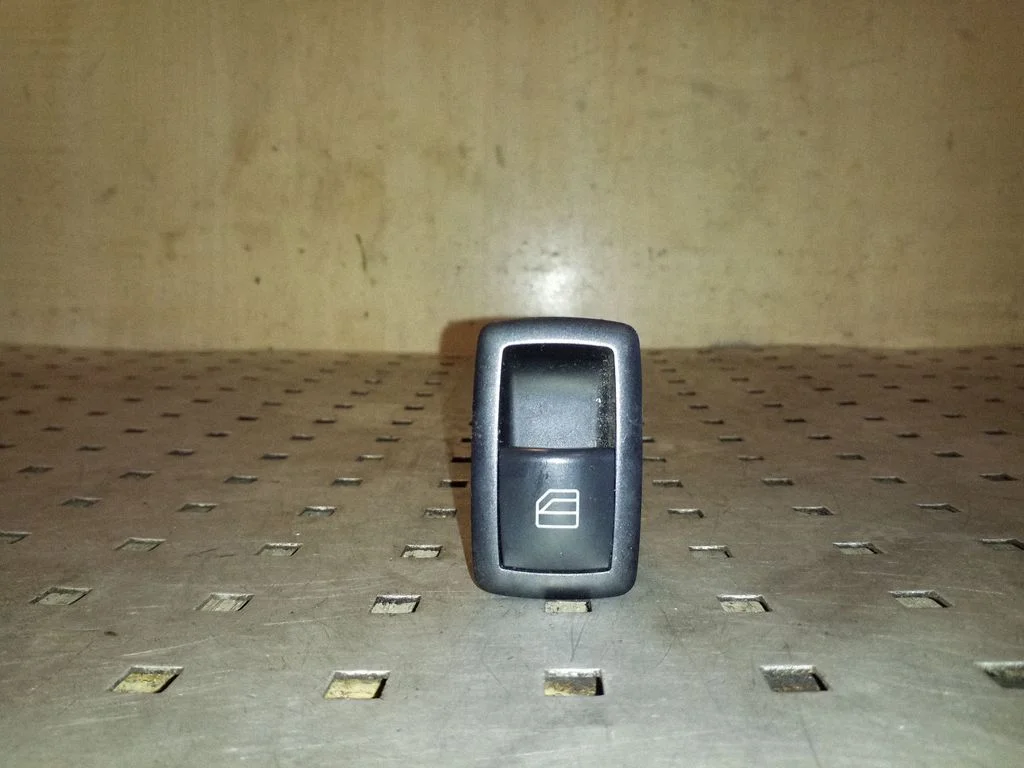 Elektrisko logu slēdzis A2518200510