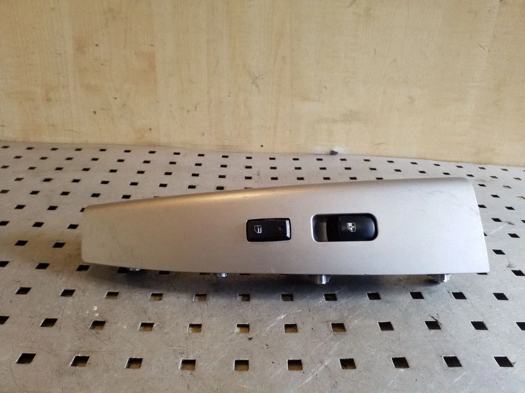 Elektrisko logu slēdzis 371510