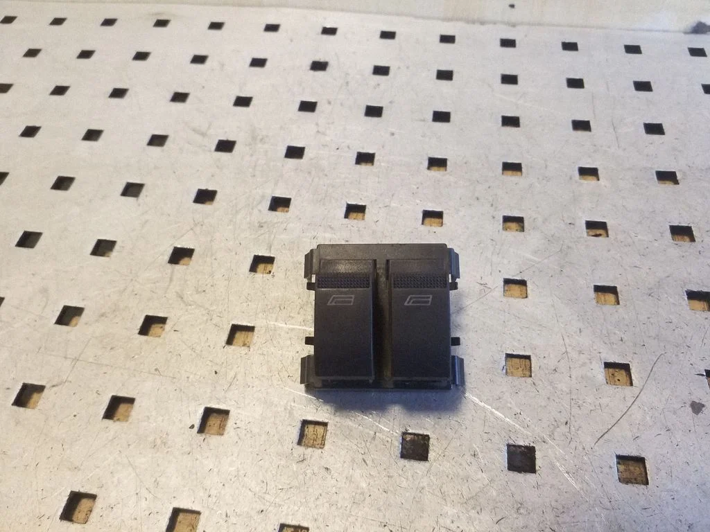 Elektriaknate lüliti 8L0959851