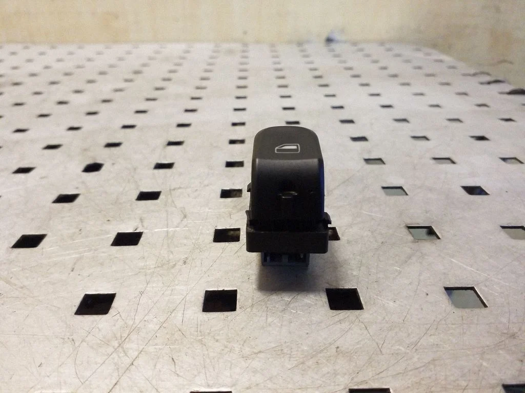 Elektrisko logu slēdzis 8K0959855A