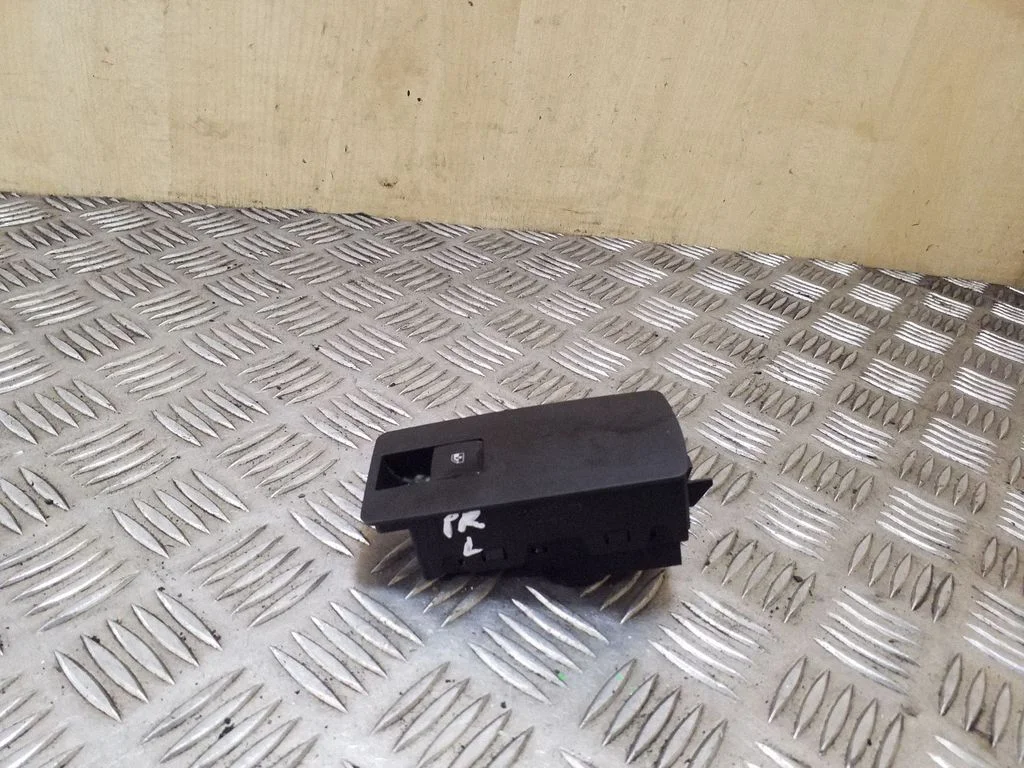 Electric window control switch 0000840603