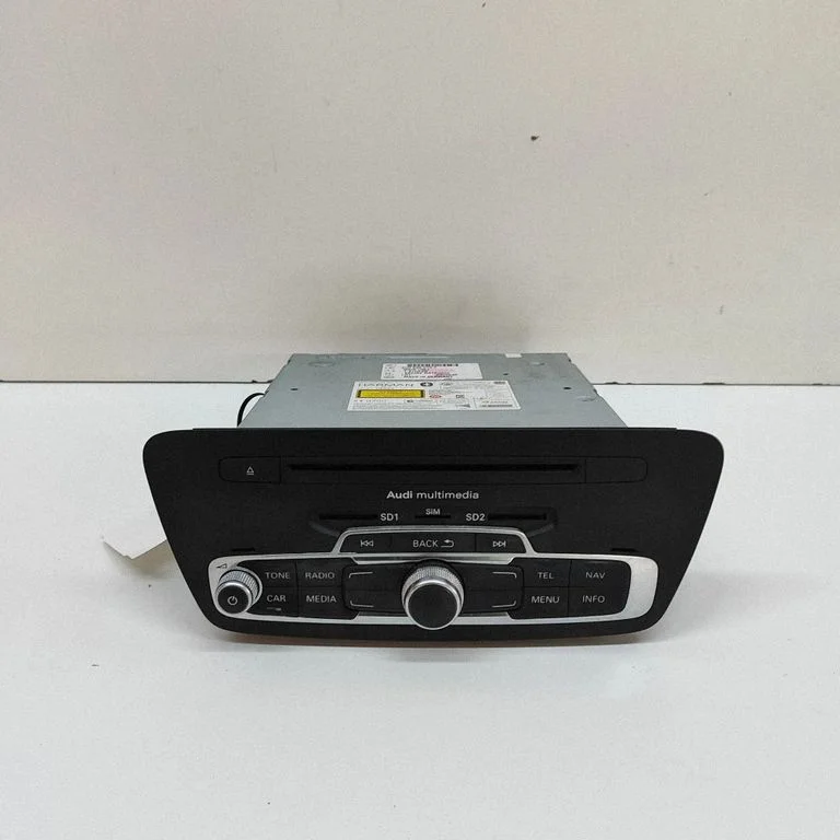 Radio/CD/DVD atskaņotājs/navigācija 8U0035670B