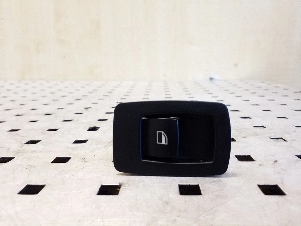 Electric window control switch 6945874