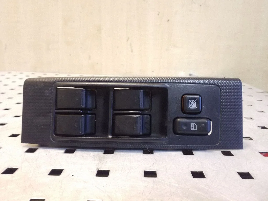 Electric window control switch 848200F010