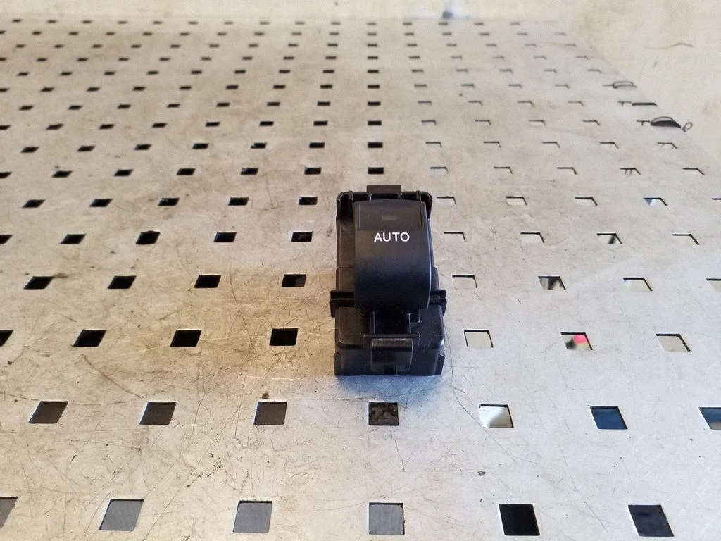 Electric window control switch 192801