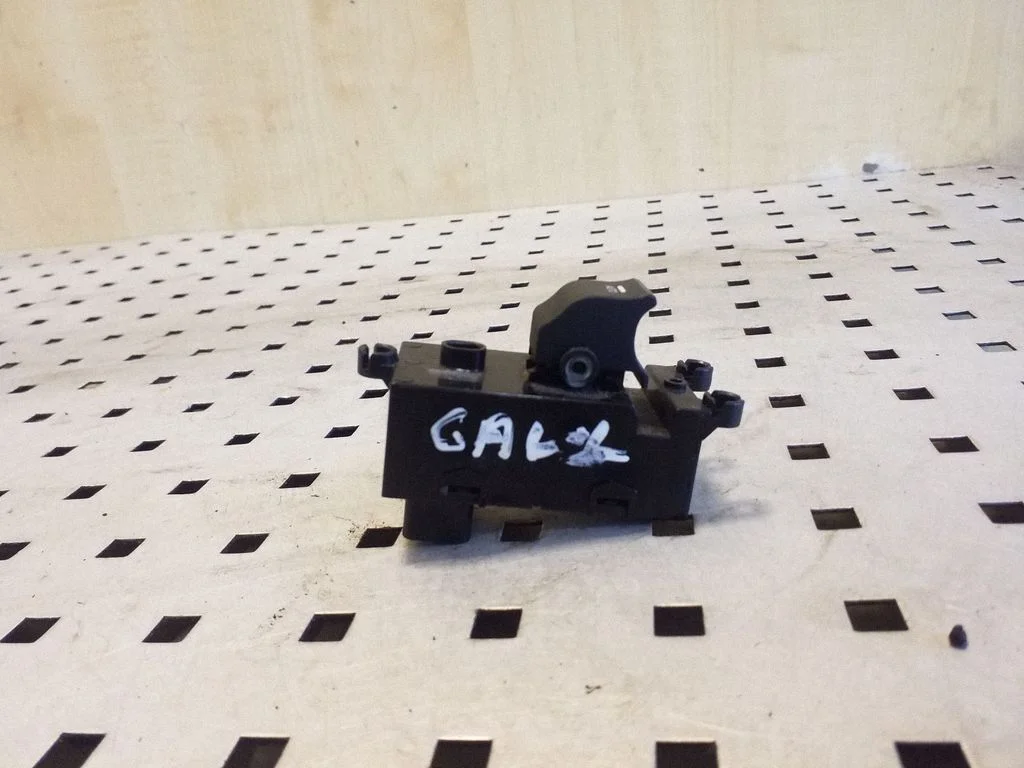 Przełącznik szyb elektrycznych 39R5101310