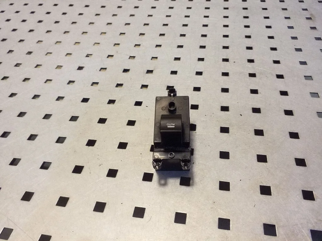 Przełącznik szyb elektrycznych 39R5101310