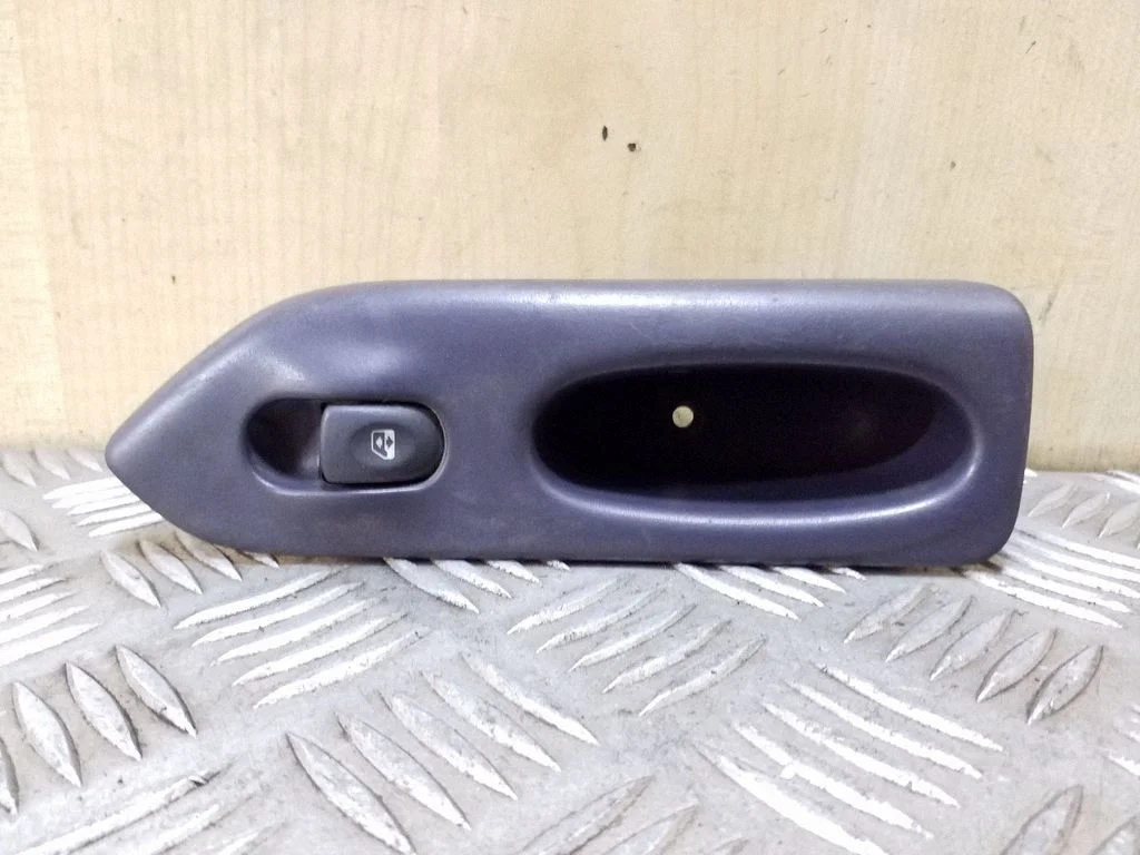 Electric window control switch 7701708157