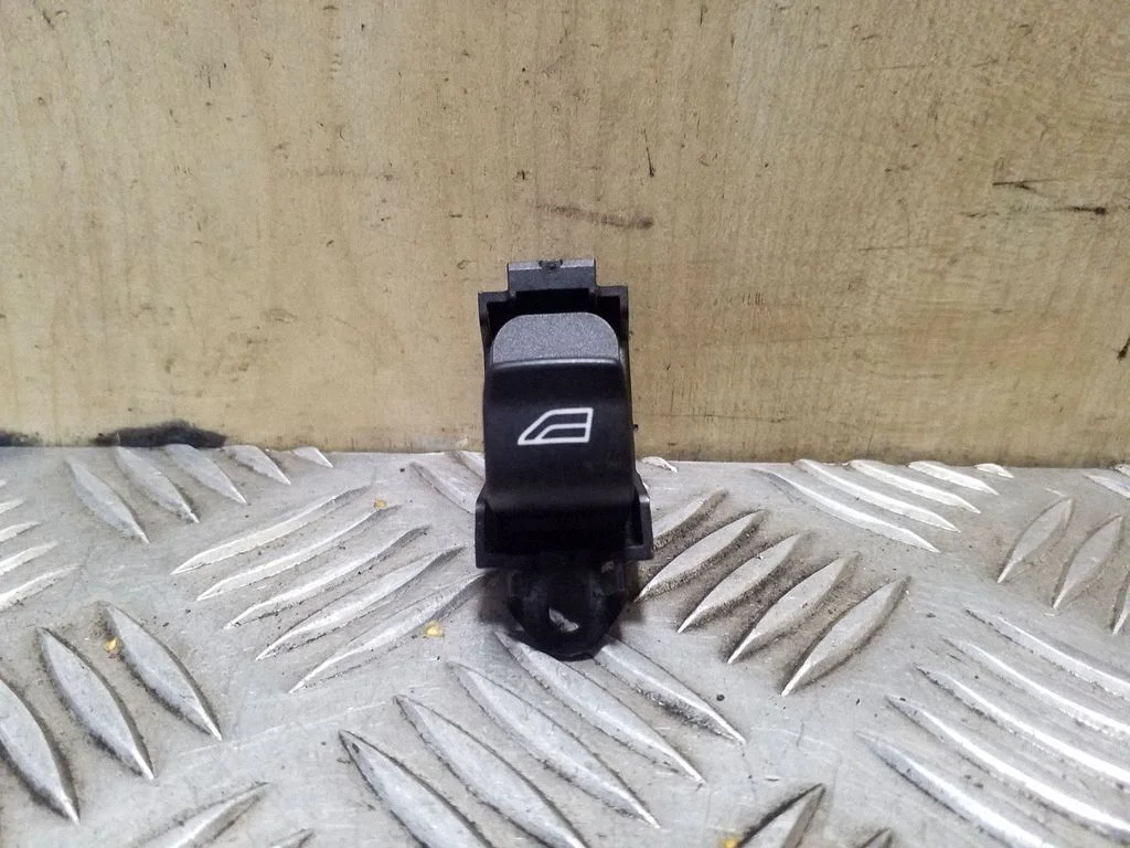 Elektriaknate lüliti 6W8314717AB