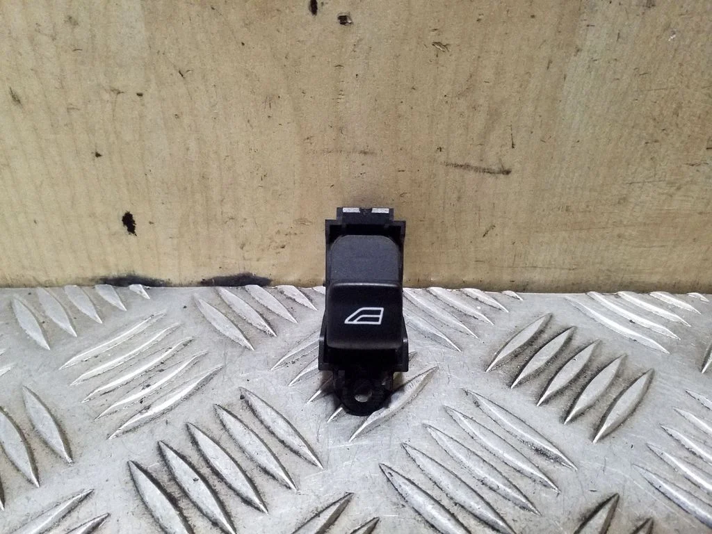 Elektriaknate lüliti 6W8314717AB