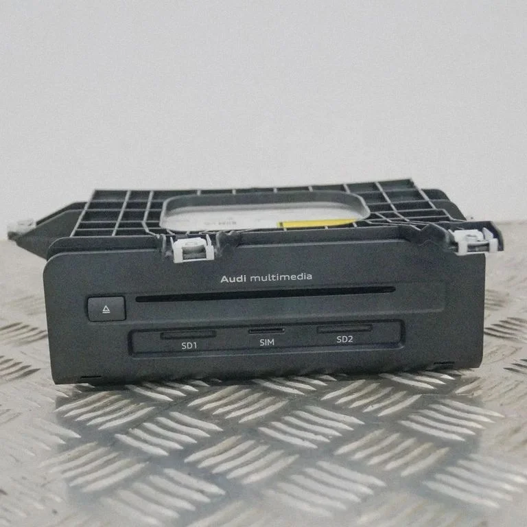 Radio/CD/DVD atskaņotājs/navigācija 8W0035035A