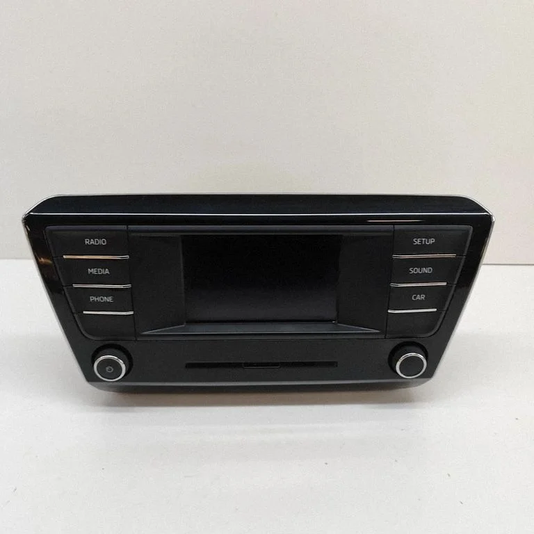 Radio/CD/DVD atskaņotājs/navigācija 10R048665