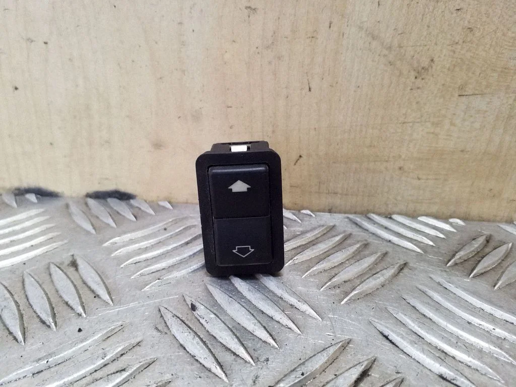 Elektriaknate lüliti 8368974