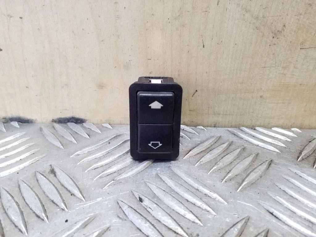 Elektriaknate lüliti 8368974