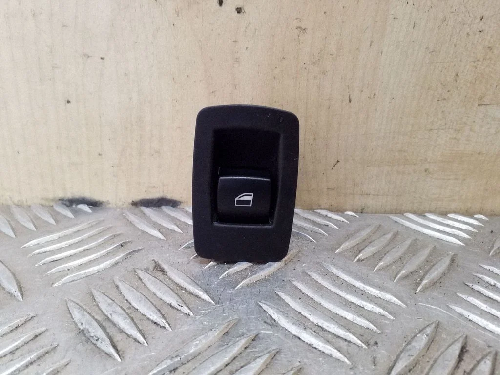 Electric window control switch 3415654