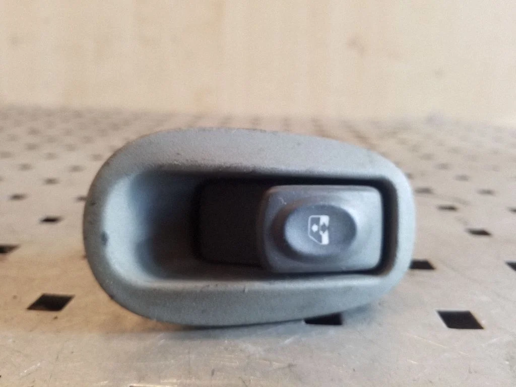 Electric window control switch 7700836267